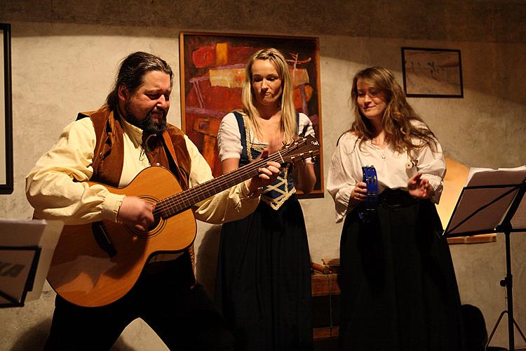 Christmas concert by the Český Krumlov folk band Kapka, R.Gallery 25.12.2011