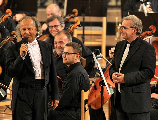 Václav Hudeček - housle, Valery Oistrakh - housle, Jan Mráček - housle, Petr Matěják - housle, Petr Nouzovský - violoncello, Alžběta Vlčková-Michalová - violoncello, 21.7.2012, 21. Mezinárodní hudební festival Český Krumlov