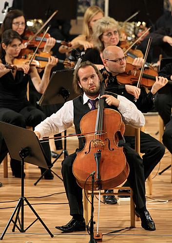 Václav Hudeček - housle, Valery Oistrakh - housle, Jan Mráček - housle, Petr Matěják - housle, Petr Nouzovský - violoncello, Alžběta Vlčková-Michalová - violoncello, 21.7.2012, 21. Mezinárodní hudební festival Český Krumlov