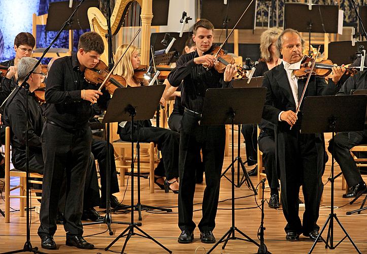 Václav Hudeček - violin, Valery Oistrakh - housle, Jan Mráček - housle, Petr Matěják - housle, Petr Nouzovský - violoncello, Alžběta Vlčková-Michalová - violoncello, 21.7.2012, 21. Internationales Musikfestival Český Krumlov