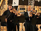 Václav Hudeček - violin, Valery Oistrakh - housle, Jan Mráček - housle, Petr Matěják - housle, Petr Nouzovský - violoncello, Alžběta Vlčková-Michalová - violoncello, 21.7.2012, 21. Internationales Musikfestival Český Krumlov, Quelle: © Auviex s.r.o., Foto: Libor Sváček