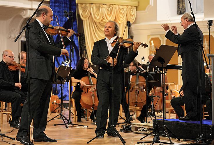 Václav Hudeček - housle, Valery Oistrakh - housle, Jan Mráček - housle, Petr Matěják - housle, Petr Nouzovský - violoncello, Alžběta Vlčková-Michalová - violoncello, 21.7.2012, 21. Mezinárodní hudební festival Český Krumlov