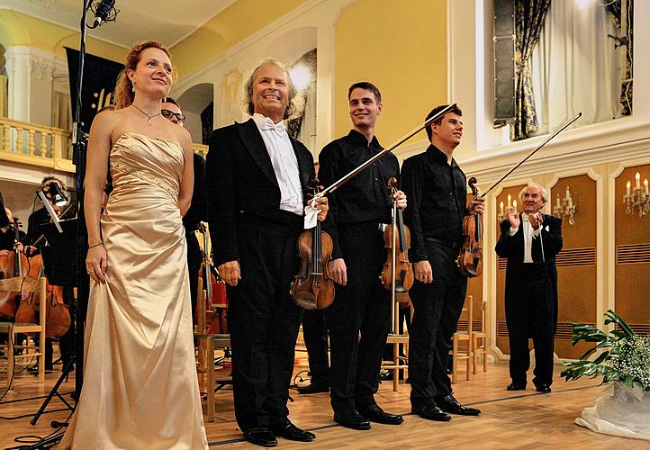 Václav Hudeček - violin, Valery Oistrakh - housle, Jan Mráček - housle, Petr Matěják - housle, Petr Nouzovský - violoncello, Alžběta Vlčková-Michalová - violoncello, 21.7.2012, 21. Internationales Musikfestival Český Krumlov