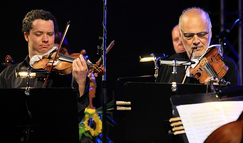 Bohuslav Matoušek (Violin), Jakub Junek (Violin) und Collegium des Symhonieorchesters des Tschechischen Rundfunks, 3.8.2012, 21. Internationales Musikfestival Český Krumlov