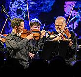 Bohuslav Matoušek (Violin), Jakub Junek (Violin) und Collegium des Symhonieorchesters des Tschechischen Rundfunks, 3.8.2012, 21. Internationales Musikfestival Český Krumlov, Quelle: © Auviex s.r.o., Foto: Libor Sváček