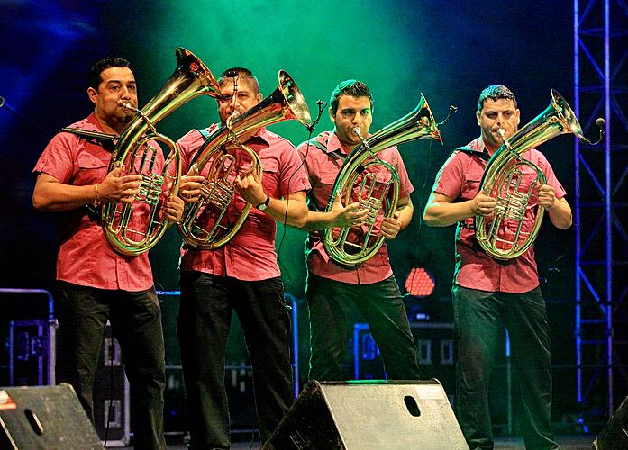 Balkánský hudebně-gastronomický večer - Boban i Marković Orkestar, Džezvica, 4.8.2012, 21. Mezinárodní hudební festival Český Krumlov