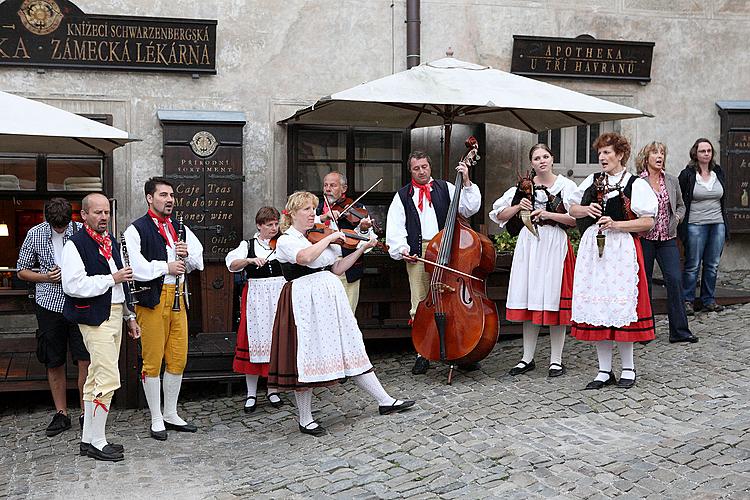 Svatováclavské slavnosti a Mezinárodní folklórní festival 2012 v Českém Krumlově, pátek 28. září 2012