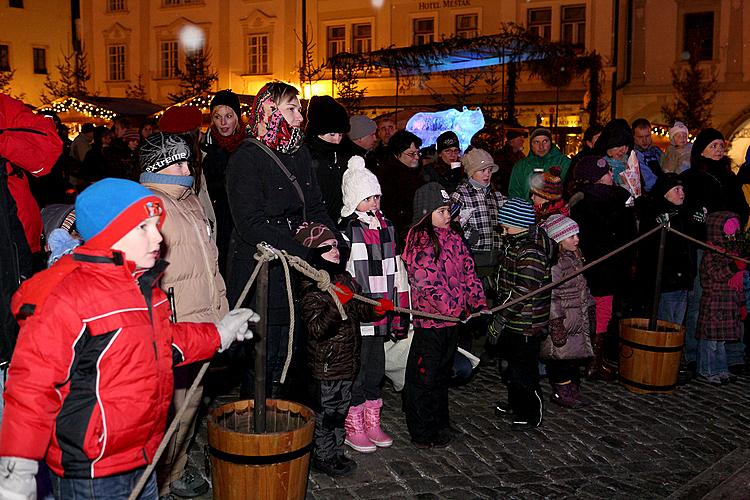 2. Advent Sunday - Baby Jesus Post Office located in the U Zlatého anděla Hotel and arrival of the White Lady, 9.12.2012