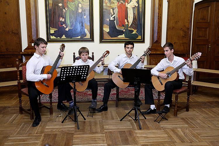 Nesem vám noviny - předvánoční koncert Brumlíků a hostů ze ZUŠ Český Krumlov, 20.12.2012