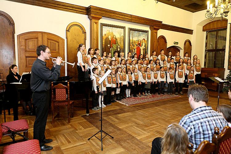 Nesem vám noviny - předvánoční koncert Brumlíků a hostů ze ZUŠ Český Krumlov, 20.12.2012