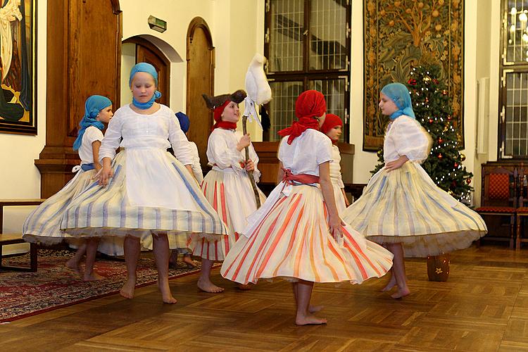 Nesem vám noviny - předvánoční koncert Brumlíků a hostů ze ZUŠ Český Krumlov, 20.12.2012