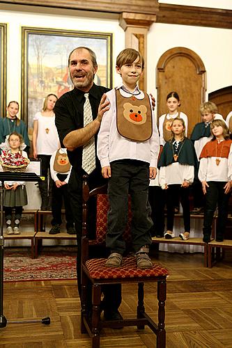 Nesem vám noviny - předvánoční koncert Brumlíků a hostů ze ZUŠ Český Krumlov, 20.12.2012