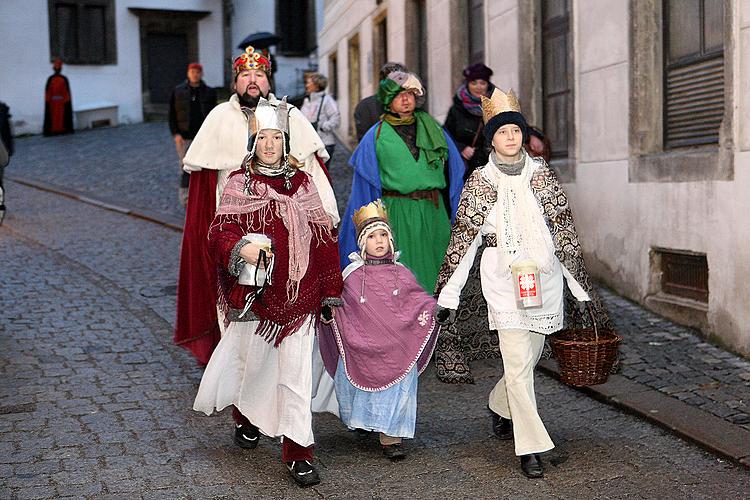 Dreikönigstag in Český Krumlov und Löschen des Weihnachtsbaums, 6.1.2013