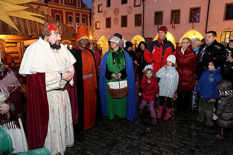 Dreikönigstag in Český Krumlov und Löschen des Weihnachtsbaums, 6.1.2013