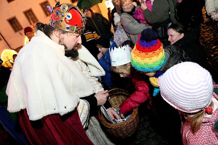 Dreikönigstag in Český Krumlov und Löschen des Weihnachtsbaums, 6.1.2013
