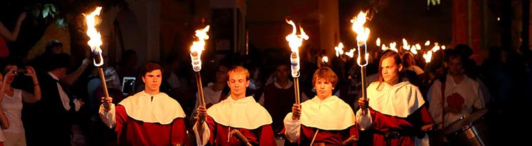 Slavnosti pÄtilistÃ© rÅ¯Å¾e Â®, ÄeskÃ½ Krumlov 2013