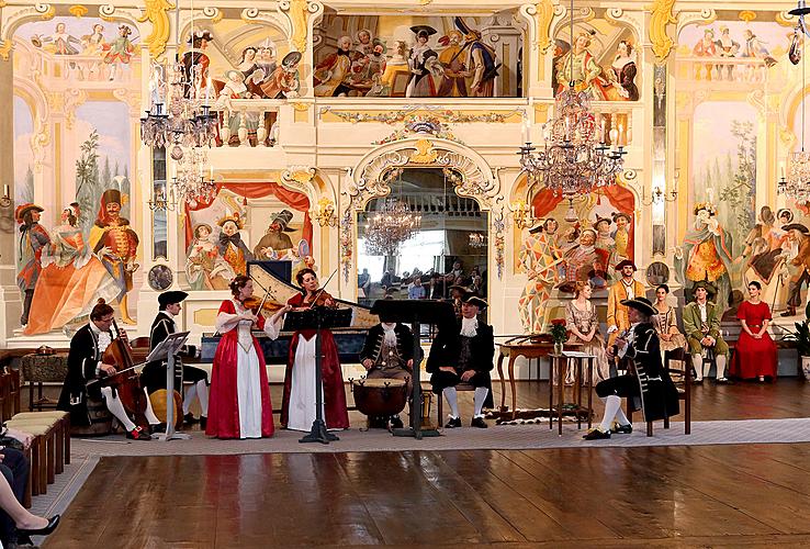 Barocke Nacht auf dem Schloss Český Krumlov ® und Barock Pantomime mit Musik von Antonio Vivaldis, 28.6 und 29.6.2013, Kammermusikfestival Český Krumlov