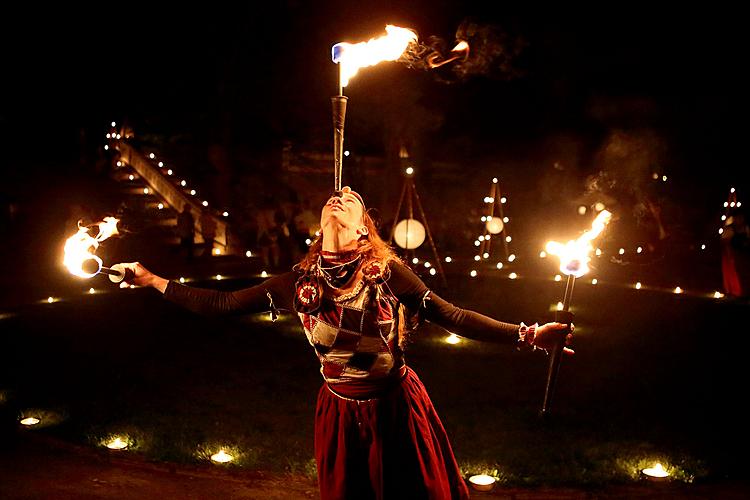 Barocke Nacht auf dem Schloss Český Krumlov ® und Barock Pantomime mit Musik von Antonio Vivaldis, 28.6 und 29.6.2013, Kammermusikfestival Český Krumlov