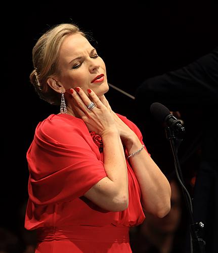 Elīna Garanča (mezzo-soprano), Prague Radio Symphony Orchestra - Orchestra in Residence of the Festival, conductor: Karel Mark Chichon, International Music Festival Český Krumlov, 19.7.2013