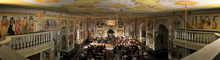 Miriam Rodriguez BrÃ¼llovÃ¡ (kytara), Albert Wonjae Pae (flÃ©tna) & Virtuosi Pragenses, MezinÃ¡rodnÃ­ hudebnÃ­ festival ÄeskÃ½ Krumlov, 8.8.2013