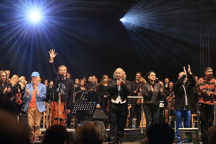 Čechomor und Gäste – Gratulationskonzert zum 25-jährigen Bestehen der Band, Internationales Musikfestival Český Krumlov, 16.8.2013