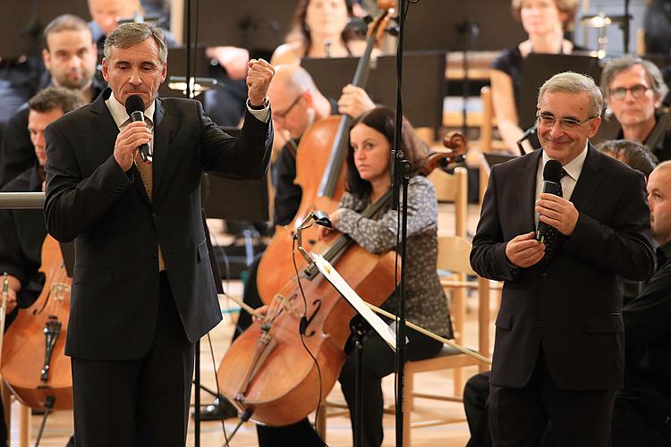 Albena Danailova - violin, Meehae Ryo - violoncello and Prague Radio Symphony Orchestra, International Music Festival Český Krumlov, 17.8.2013