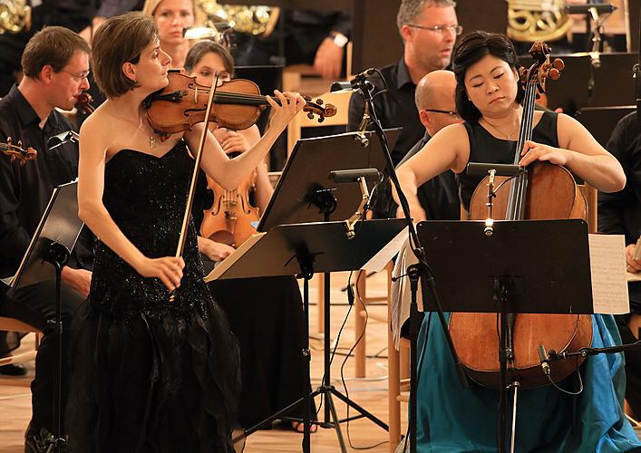 Albena Danailova - Violine, Meehae Ryo - Violoncello und Rundfunk-Sinfonieorchester Prag, Internationales Musikfestival Český Krumlov, 17.8.2013