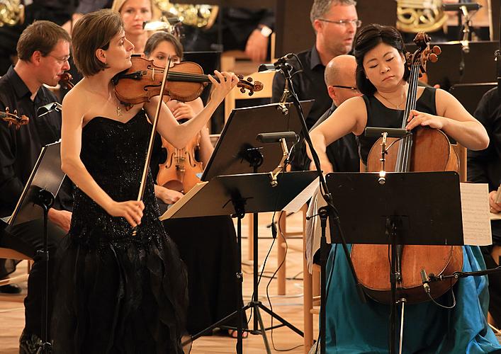 Albena Danailova - housle, Meehae Ryo - violoncello a Symfonický orchestr Českého rozhlasu, Mezinárodní hudební festival Český Krumlov, 17.8.2013