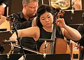 Albena Danailova - Violine, Meehae Ryo - Violoncello und Rundfunk-Sinfonieorchester Prag, Internationales Musikfestival Český Krumlov, 17.8.2013, Quelle: Auviex s.r.o., Foto: Libor Sváček