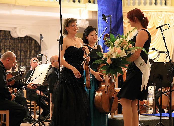 Albena Danailova - Violine, Meehae Ryo - Violoncello und Rundfunk-Sinfonieorchester Prag, Internationales Musikfestival Český Krumlov, 17.8.2013