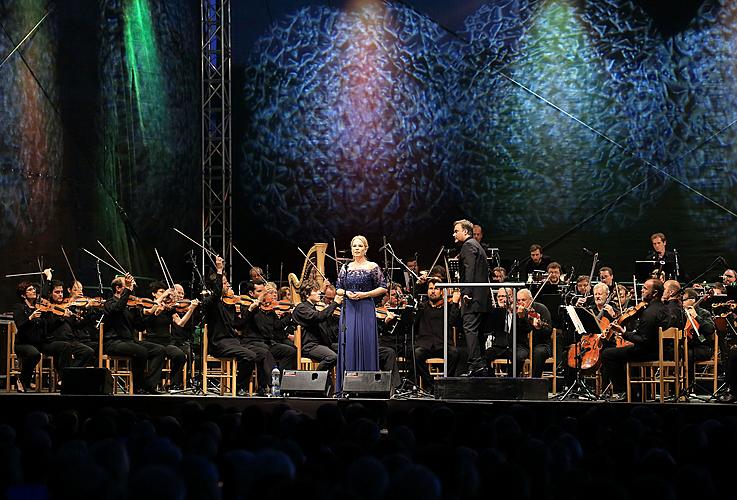 Elīna Garanča (mezzo-soprano), Prague Radio Symphony Orchestra - Orchestra in Residence of the Festival, conductor: Karel Mark Chichon, International Music Festival Český Krumlov, 19.7.2013