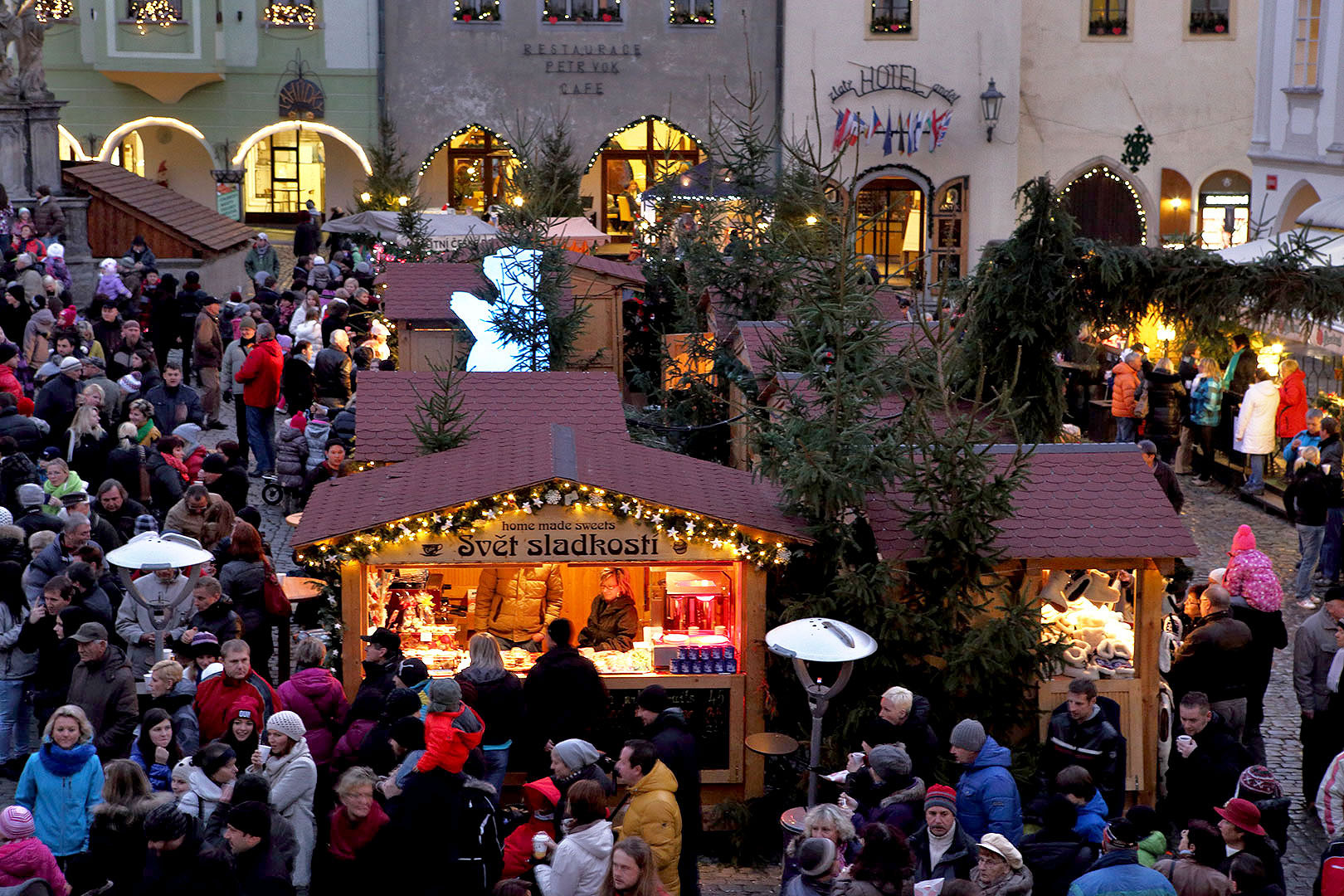 1. Adventsonntag - musikalisch- poetische Eröffnung des 1. Advents und Erleuchtung der Kerzen am Weihnachtsbaum, 1.12.2013