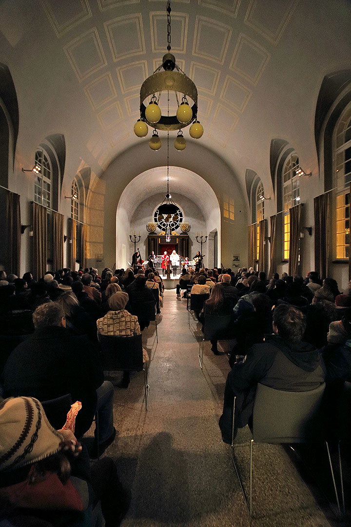 Lakomá Barka - vánoční koncert v synagoze, 8.12.2013