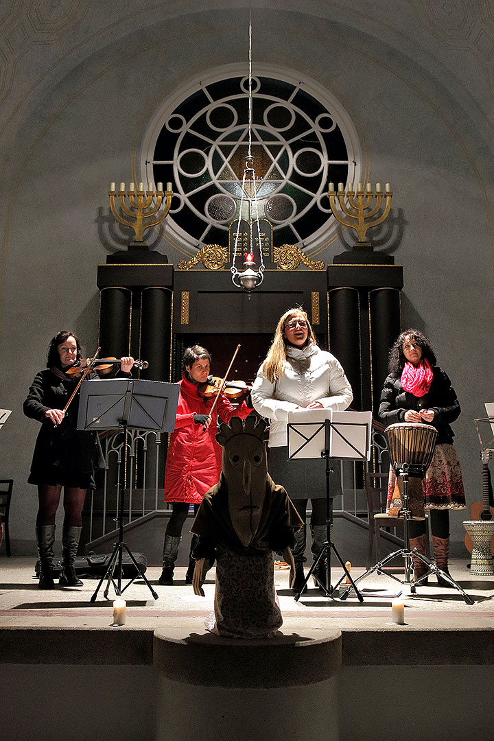 Lakomá Barka - Vorweihnachtskonzert, Synagoge Český Krumlov 8.12.2013