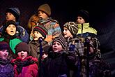 3. Adventsonntag - gemeinsames Singen am Weihnachtsbaum, 15.12.2013, Foto: Lubor Mrázek