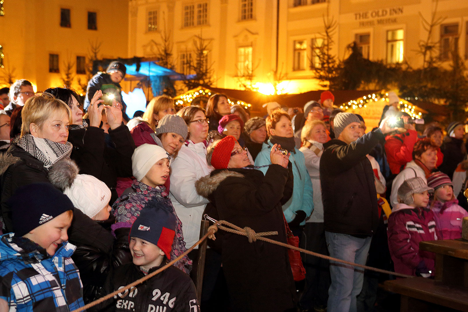 3. adventní neděle - společné zpívání u vánočního stromu, 15.12.2013