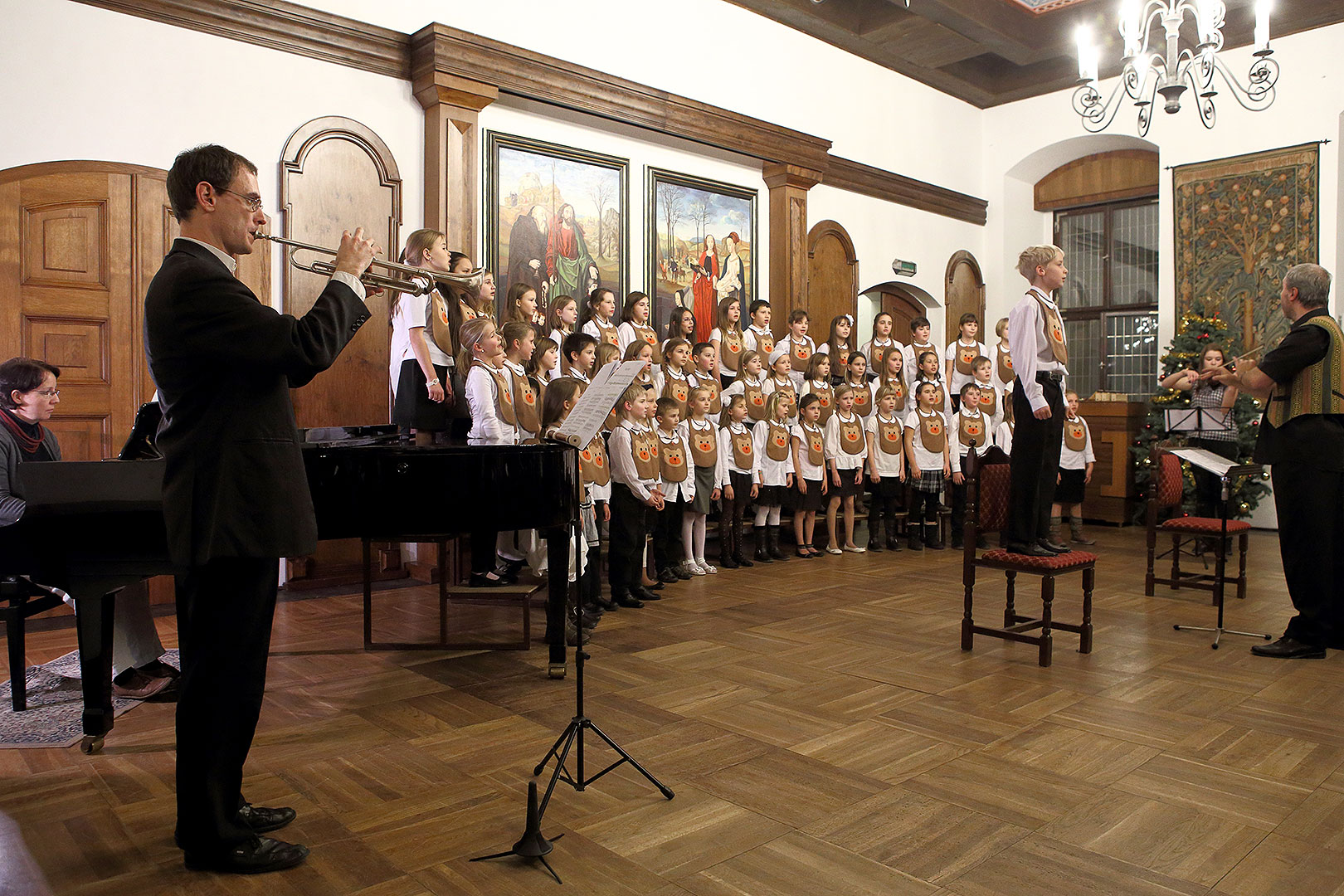 Bringing You the News - Concert by Brumlíci and their guests, Artistic Elementary School Český Krumlov, 19.12.2013