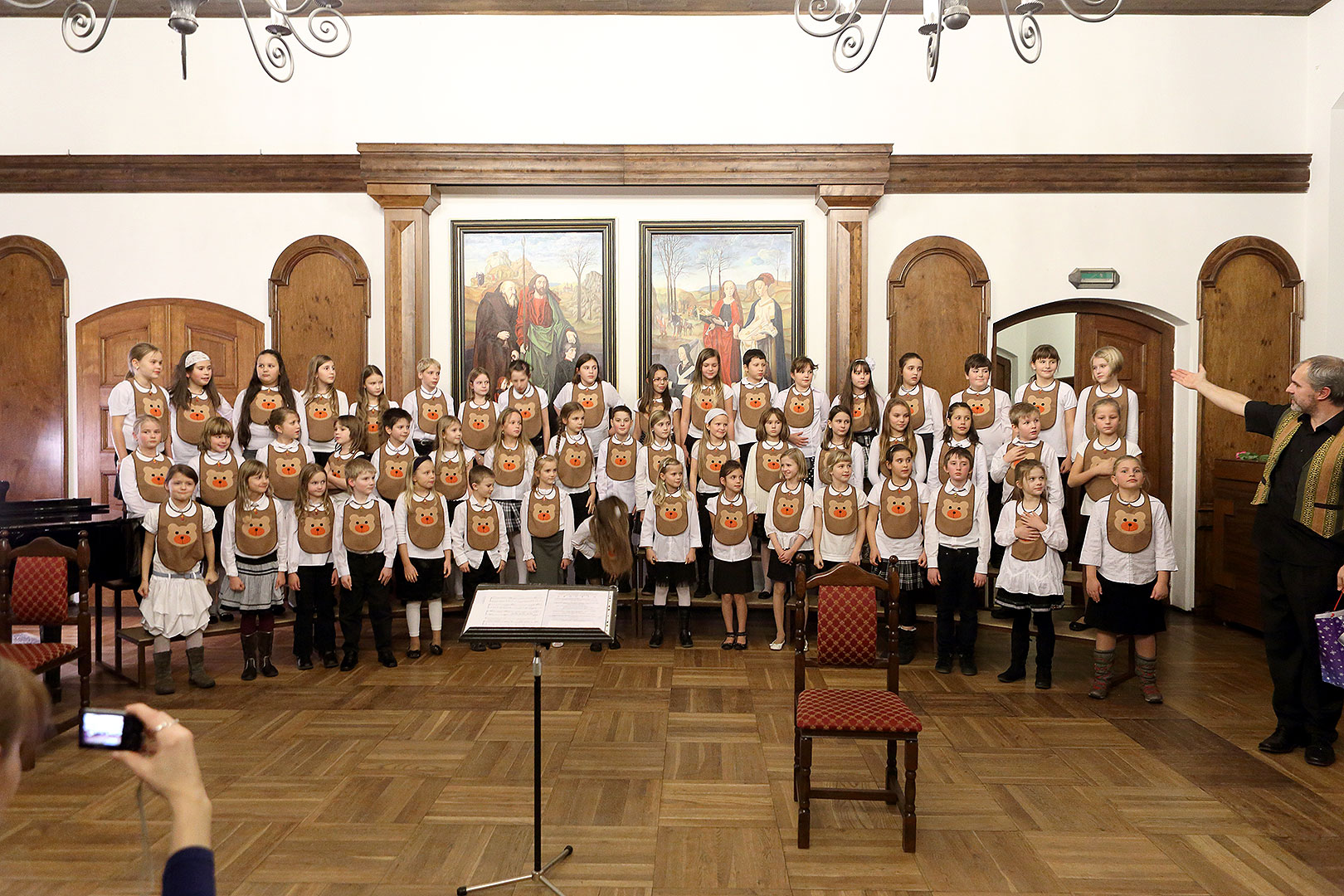 Bringing You the News - Concert by Brumlíci and their guests, Artistic Elementary School Český Krumlov, 19.12.2013