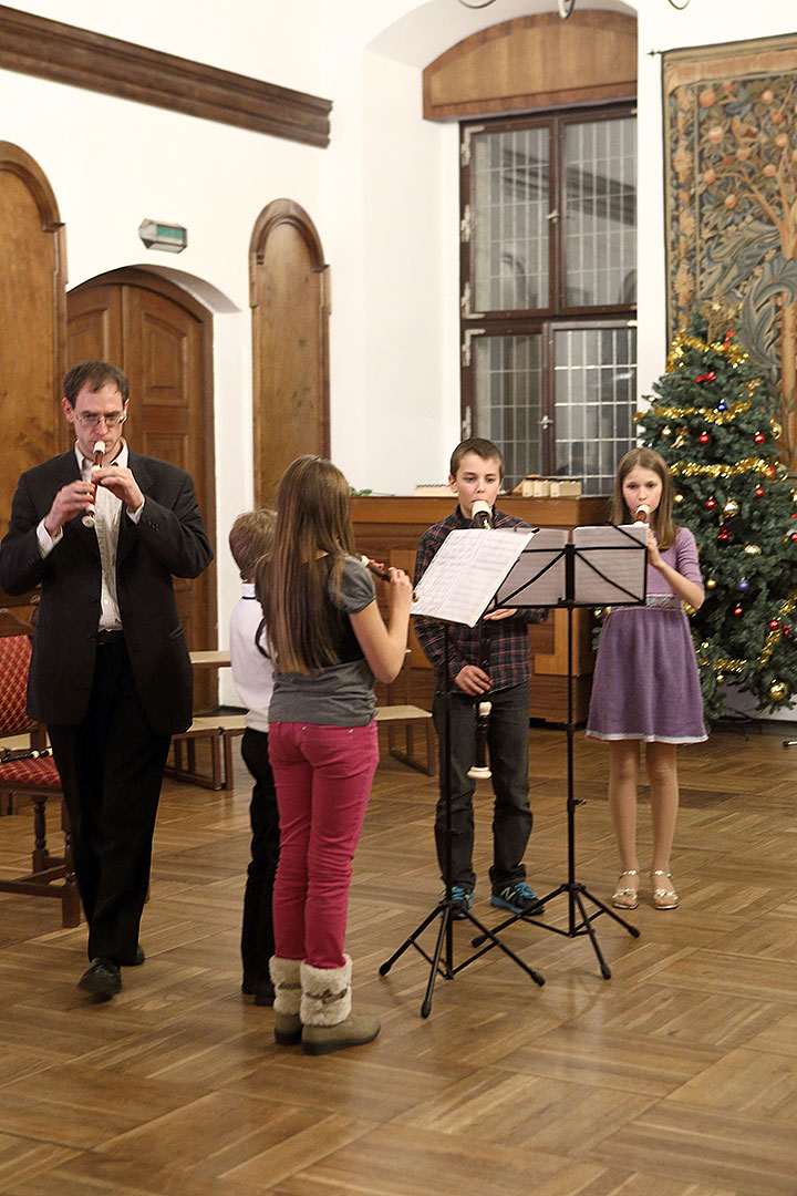 Wir bringen euch Neuigkeiten mit - Konzert der Band Brumlíci und der Gäste, Kunstschule ZUŠ Český Krumlov, 19.12.2013