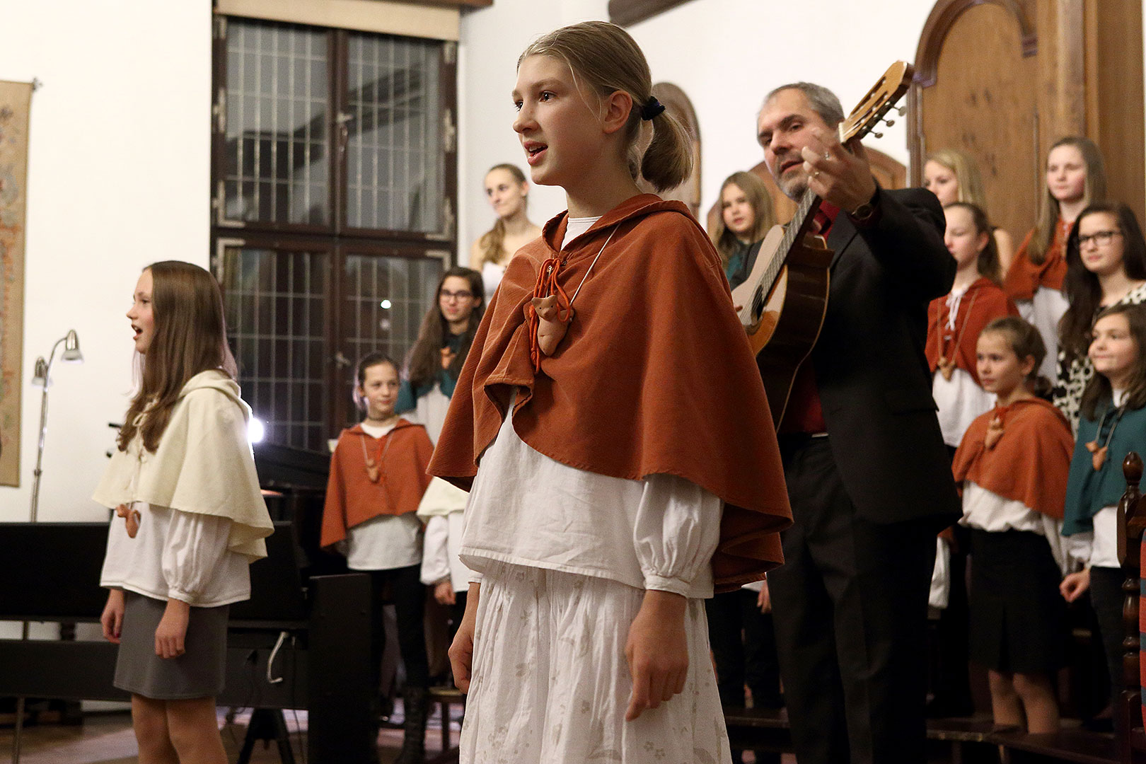 Die Zeit der Freude und Fröhlichkeit - Konzert des Ensembles Medvíďata, Kunstschule ZUŠ Český Krumlov, 22.12.2013