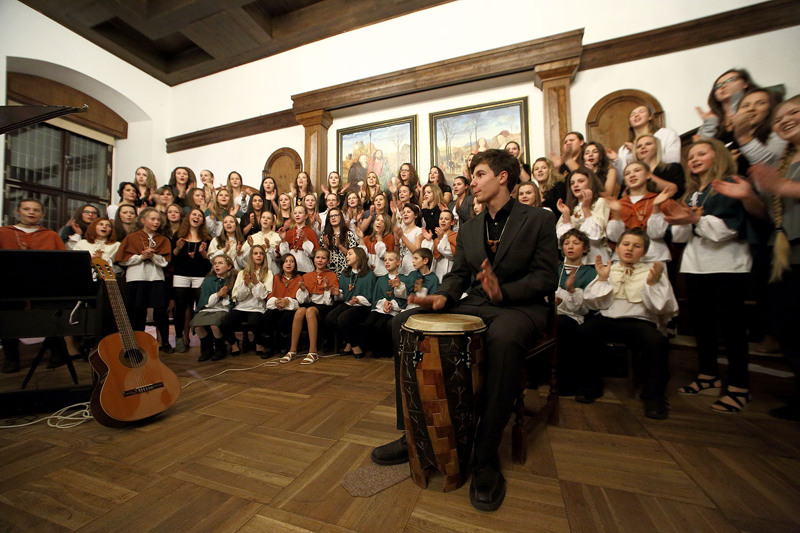 Die Zeit der Freude und Fröhlichkeit - Konzert des Ensembles Medvíďata, Kunstschule ZUŠ Český Krumlov, 22.12.2013