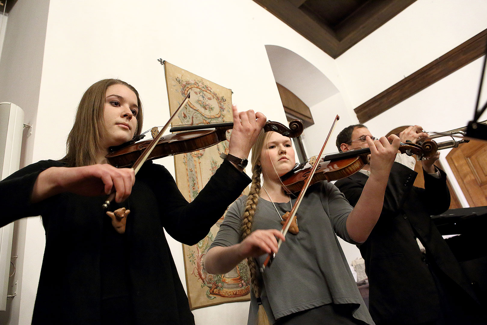 Die Zeit der Freude und Fröhlichkeit - Konzert des Ensembles Medvíďata, Kunstschule ZUŠ Český Krumlov, 22.12.2013