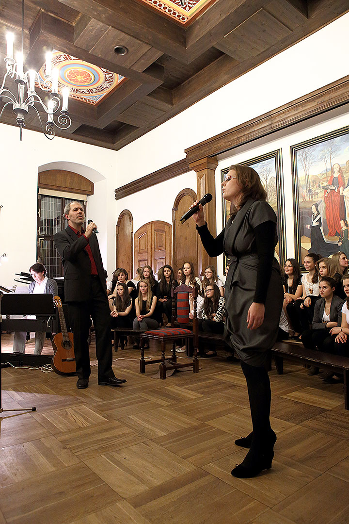 Die Zeit der Freude und Fröhlichkeit - Konzert des Ensembles Medvíďata, Kunstschule ZUŠ Český Krumlov, 22.12.2013