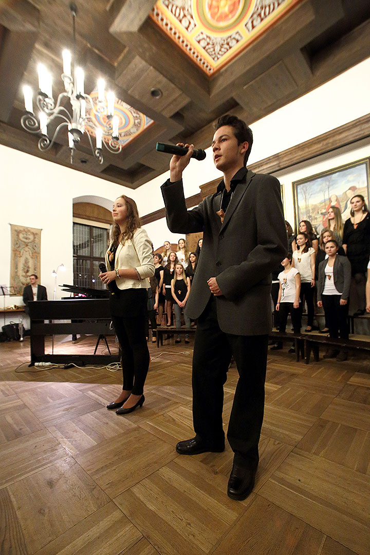 Die Zeit der Freude und Fröhlichkeit - Konzert des Ensembles Medvíďata, Kunstschule ZUŠ Český Krumlov, 22.12.2013