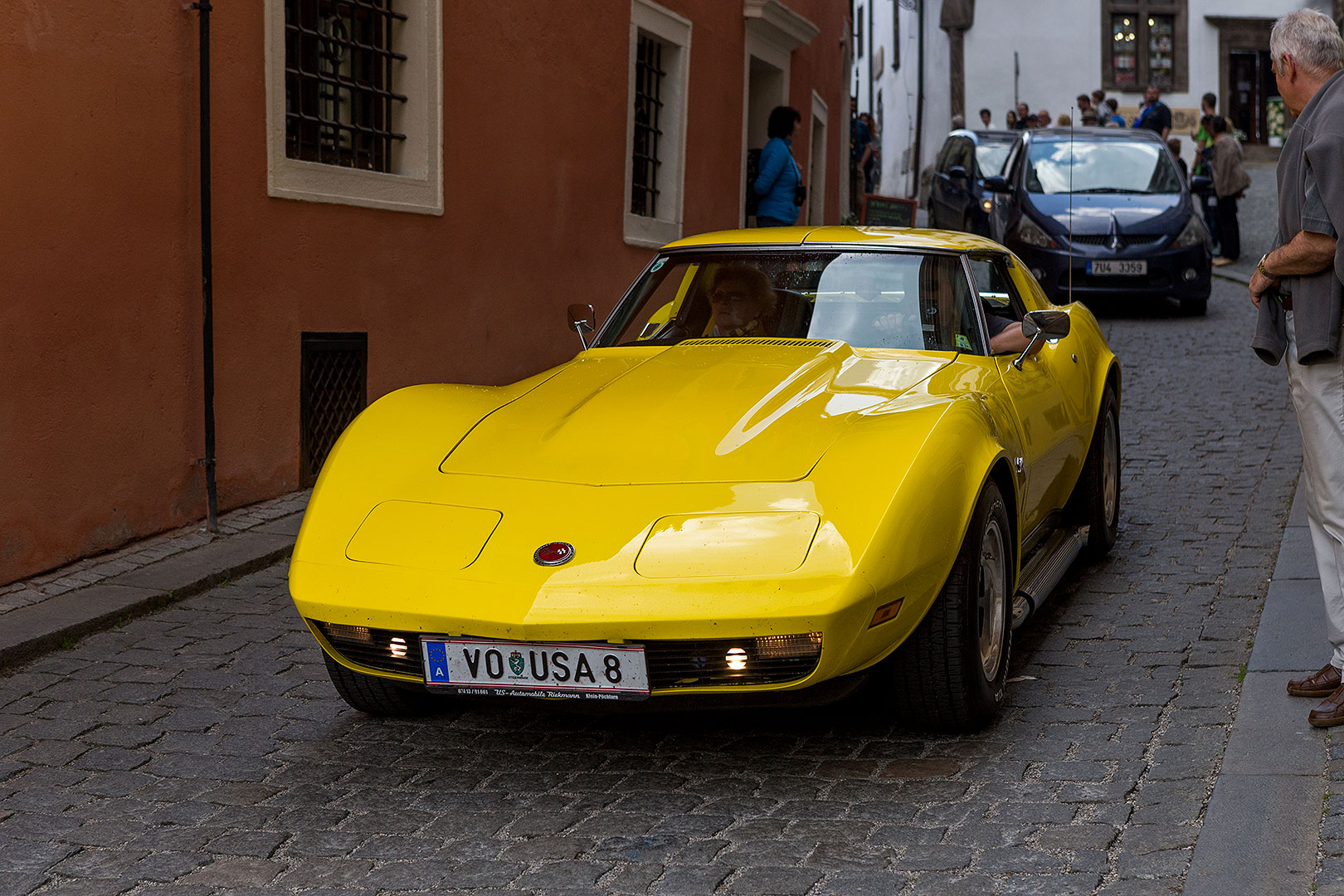 Sraz motoklubu Ferrari Club Austria a přehlídka luxusních automobilů, náměstí Svornosti Český Krumlov 2.5.2014