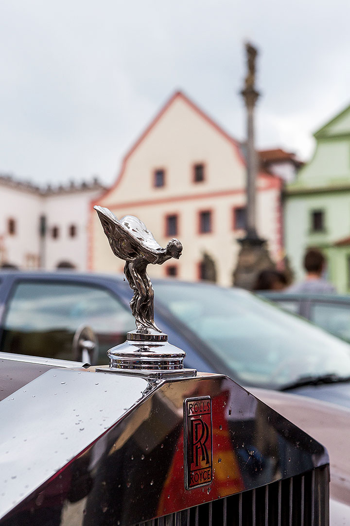 Sraz motoklubu Ferrari Club Austria a přehlídka luxusních automobilů, náměstí Svornosti Český Krumlov 2.5.2014