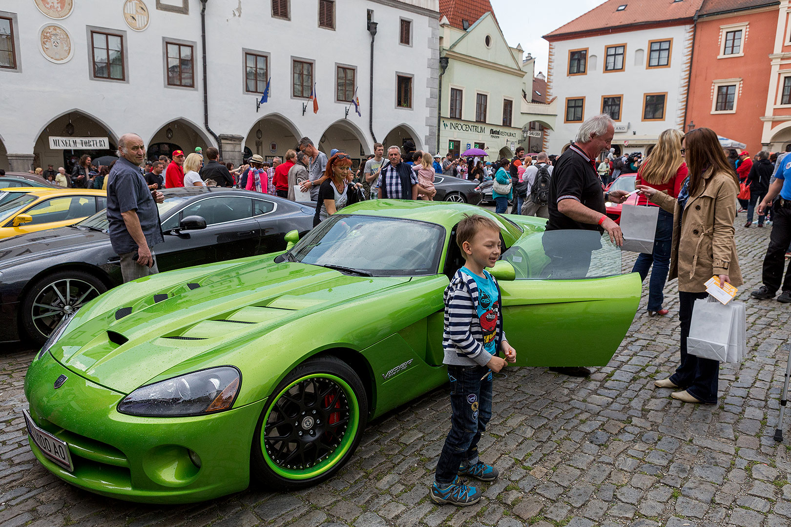 Ferrari Klub Österreich, Stadtplatz Svornosti Český Krumlov 2.5.2014