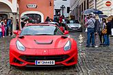 Sraz motoklubu Ferrari Club Austria a přehlídka luxusních automobilů, náměstí Svornosti Český Krumlov 2.5.2014, foto: Lubor Mrázek