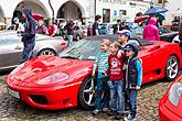 Sraz motoklubu Ferrari Club Austria a přehlídka luxusních automobilů, náměstí Svornosti Český Krumlov 2.5.2014, foto: Lubor Mrázek