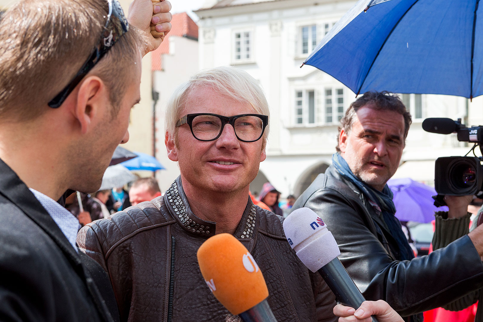 Sraz motoklubu Ferrari Club Austria a přehlídka luxusních automobilů, náměstí Svornosti Český Krumlov 2.5.2014